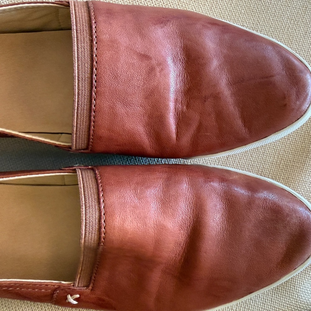 Frye Women's Melanie Slip-On Leather Flats in Chestnut Brown-NIB - Picture 2 of 15